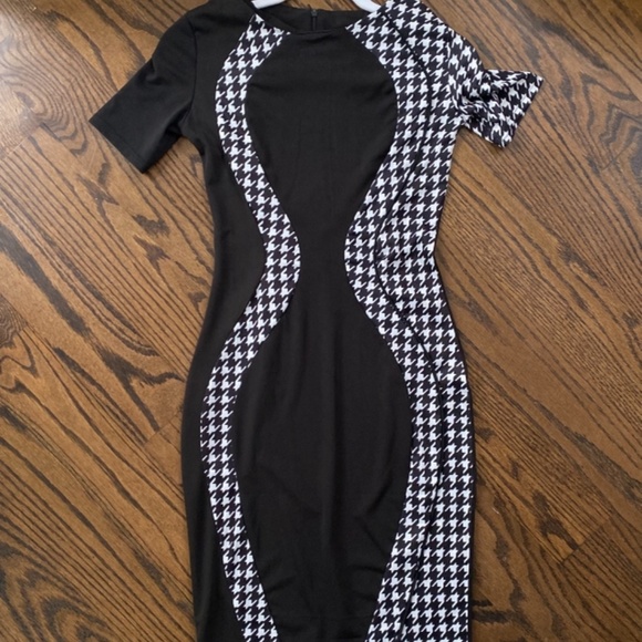 Flattering black and houndstooth dress - Picture 3 of 7